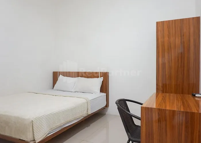 Sakura Kos RedPartner Bed & Breakfast Palembang